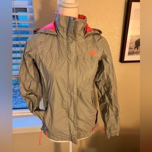 The North Face Womens HyVent wind breaker jacket size small. Excellent condition